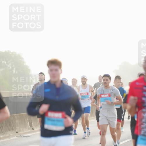 03.10.2026 - Köhlbrandbrückenlauf LAZAROV Photography http://msf.ph/oto/10697652 03.10.2026 09:16:59 Position 3 2400 meine-sportfotos.de