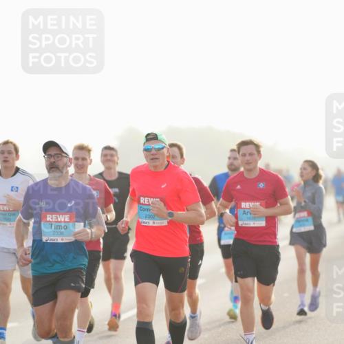 03.10.2026 - Köhlbrandbrückenlauf LAZAROV Photography http://msf.ph/oto/10697813 03.10.2026 09:17:21 Position 3 1640, 2336, 2302, 1639 meine-sportfotos.de