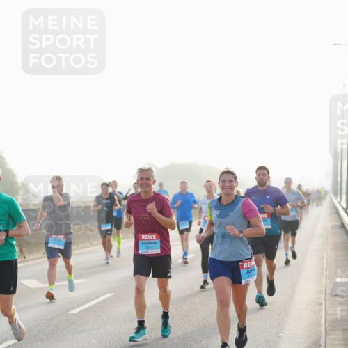 03.10.2026 - Köhlbrandbrückenlauf LAZAROV Photography http://msf.ph/oto/10697908 03.10.2026 09:17:34 Position 3 42, 195, 2212, 1715 meine-sportfotos.de