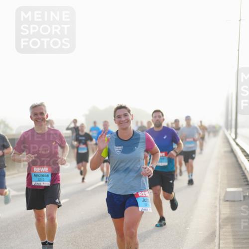 03.10.2026 - Köhlbrandbrückenlauf LAZAROV Photography http://msf.ph/oto/10697919 03.10.2026 09:17:35 Position 3 42, 195, 2212, 1715 meine-sportfotos.de