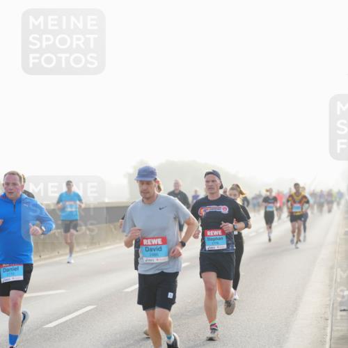 03.10.2026 - Köhlbrandbrückenlauf LAZAROV Photography http://msf.ph/oto/10697940 03.10.2026 09:17:39 Position 3 1770, 2486, 1776 meine-sportfotos.de