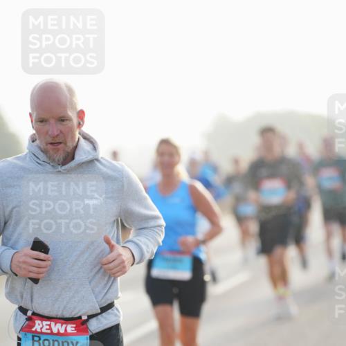 03.10.2026 - Köhlbrandbrückenlauf LAZAROV Photography http://msf.ph/oto/10698312 03.10.2026 09:18:27 Position 3 2377 meine-sportfotos.de