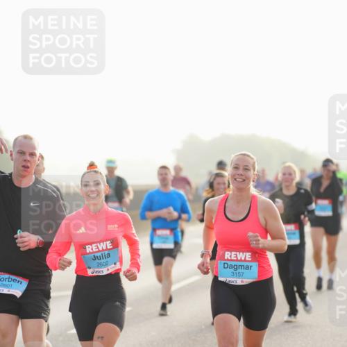 03.10.2026 - Köhlbrandbrückenlauf LAZAROV Photography http://msf.ph/oto/10698410 03.10.2026 09:18:39 Position 3 2601, 2602, 3157 meine-sportfotos.de
