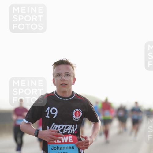 03.10.2026 - Köhlbrandbrückenlauf LAZAROV Photography http://msf.ph/oto/10698545 03.10.2026 09:19:00 Position 3 19, 1910, 2580, 1910 meine-sportfotos.de