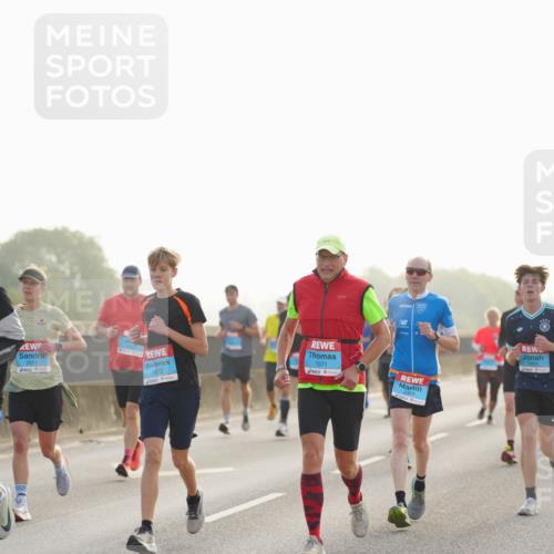 03.10.2026 - Köhlbrandbrückenlauf LAZAROV Photography http://msf.ph/oto/10698578 03.10.2026 09:19:04 Position 3 1072, 1071, 2484 meine-sportfotos.de