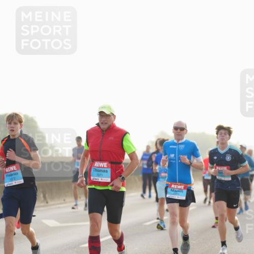 03.10.2026 - Köhlbrandbrückenlauf LAZAROV Photography http://msf.ph/oto/10698583 03.10.2026 09:19:05 Position 3 1072, 1071, 2484 meine-sportfotos.de