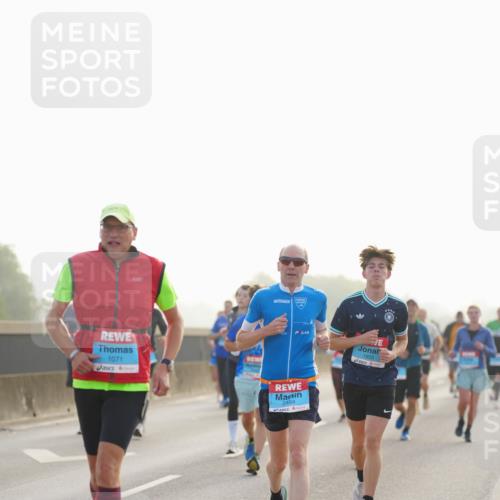 03.10.2026 - Köhlbrandbrückenlauf LAZAROV Photography http://msf.ph/oto/10698587 03.10.2026 09:19:05 Position 3 1071, 2484, 1855 meine-sportfotos.de