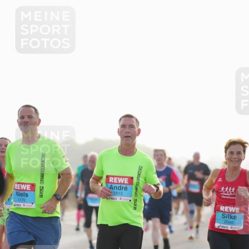 03.10.2026 - Köhlbrandbrückenlauf LAZAROV Photography http://msf.ph/oto/10698747 03.10.2026 09:19:22 Position 3 1170, 1813, 2080 meine-sportfotos.de