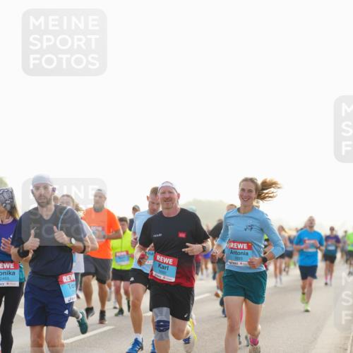 03.10.2026 - Köhlbrandbrückenlauf LAZAROV Photography http://msf.ph/oto/10698786 03.10.2026 09:19:28 Position 3 2469, 1692, 1693 meine-sportfotos.de