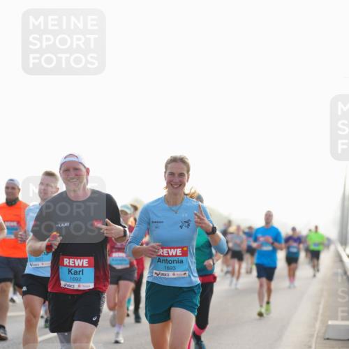 03.10.2026 - Köhlbrandbrückenlauf LAZAROV Photography http://msf.ph/oto/10698793 03.10.2026 09:19:29 Position 3 2027, 1692, 1693 meine-sportfotos.de