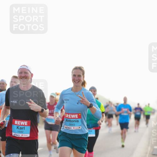 03.10.2026 - Köhlbrandbrückenlauf LAZAROV Photography http://msf.ph/oto/10698798 03.10.2026 09:19:29 Position 3 1692, 1693 meine-sportfotos.de