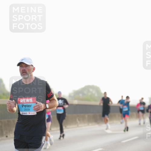 03.10.2026 - Köhlbrandbrückenlauf LAZAROV Photography http://msf.ph/oto/10699027 03.10.2026 09:19:58 Position 3 2559 meine-sportfotos.de
