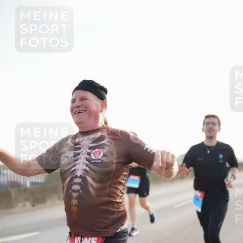 03.10.2026 - Köhlbrandbrückenlauf LAZAROV Photography http://msf.ph/oto/10699188 03.10.2026 09:20:19 Position 3 1910, 1774 meine-sportfotos.de