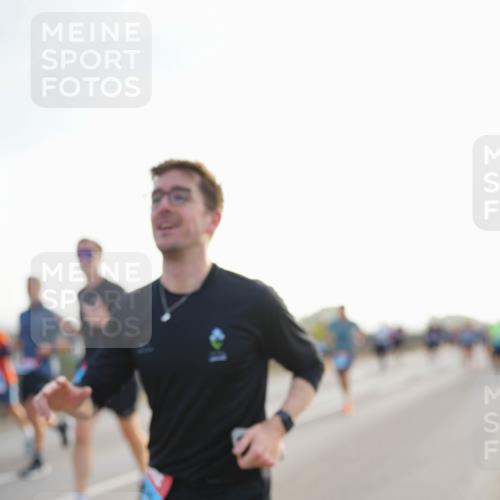 03.10.2026 - Köhlbrandbrückenlauf LAZAROV Photography http://msf.ph/oto/10699194 03.10.2026 09:20:20 Position 3  meine-sportfotos.de