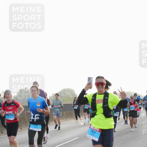 03.10.2026 - Köhlbrandbrückenlauf LAZAROV Photography http://msf.ph/oto/10699281 03.10.2026 09:20:30 Position 3 1610, 2525, 1879 meine-sportfotos.de