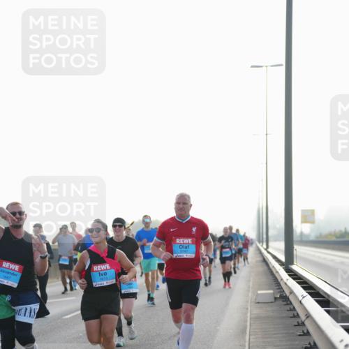 03.10.2026 - Köhlbrandbrückenlauf LAZAROV Photography http://msf.ph/oto/10699306 03.10.2026 09:20:33 Position 3 1447, 1615, 2747 meine-sportfotos.de
