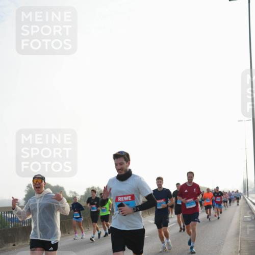 03.10.2026 - Köhlbrandbrückenlauf LAZAROV Photography http://msf.ph/oto/10699486 03.10.2026 09:20:53 Position 3  meine-sportfotos.de