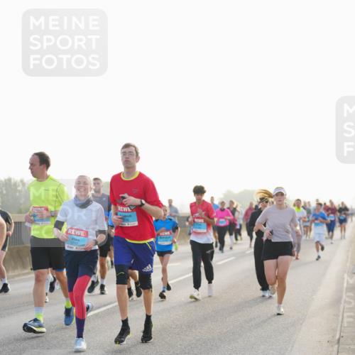 03.10.2026 - Köhlbrandbrückenlauf LAZAROV Photography http://msf.ph/oto/10699602 03.10.2026 09:21:10 Position 3 3717, 3716 meine-sportfotos.de