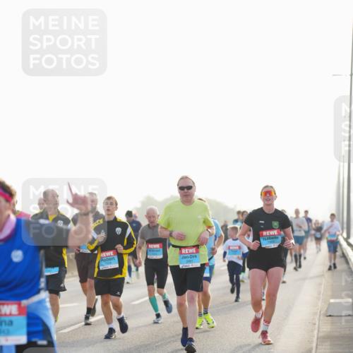 03.10.2026 - Köhlbrandbrückenlauf LAZAROV Photography http://msf.ph/oto/10699780 03.10.2026 09:21:30 Position 3 1414, 2461, 1902 meine-sportfotos.de