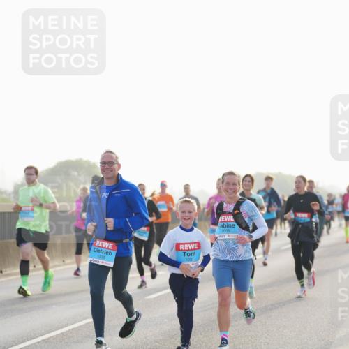 03.10.2026 - Köhlbrandbrückenlauf LAZAROV Photography http://msf.ph/oto/10699816 03.10.2026 09:21:35 Position 3 1035, 1037, 1036 meine-sportfotos.de