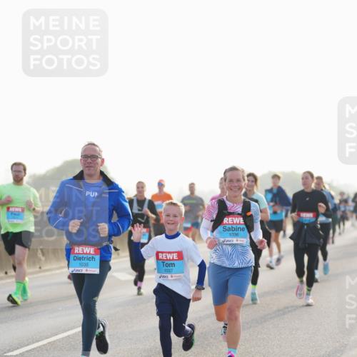 03.10.2026 - Köhlbrandbrückenlauf LAZAROV Photography http://msf.ph/oto/10699820 03.10.2026 09:21:35 Position 3 1035, 1037, 1036 meine-sportfotos.de