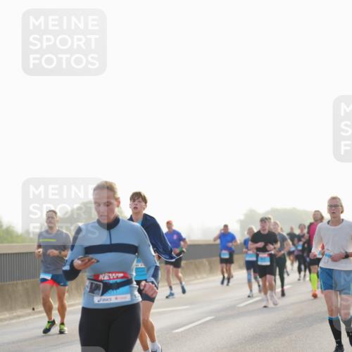 03.10.2026 - Köhlbrandbrückenlauf LAZAROV Photography http://msf.ph/oto/10699858 03.10.2026 09:21:40 Position 3  meine-sportfotos.de