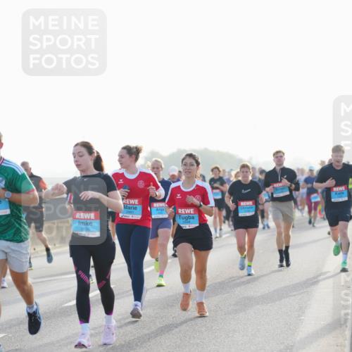 03.10.2026 - Köhlbrandbrückenlauf LAZAROV Photography http://msf.ph/oto/10700000 03.10.2026 09:21:56 Position 3 2961, 2848, 2698 meine-sportfotos.de