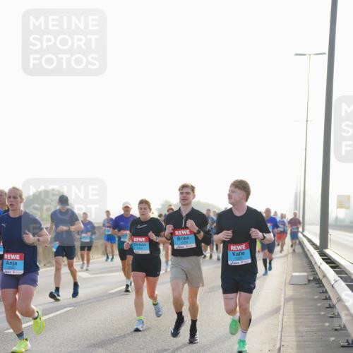 03.10.2026 - Köhlbrandbrückenlauf LAZAROV Photography http://msf.ph/oto/10700027 03.10.2026 09:22:00 Position 3 2882, 2739, 1031 meine-sportfotos.de