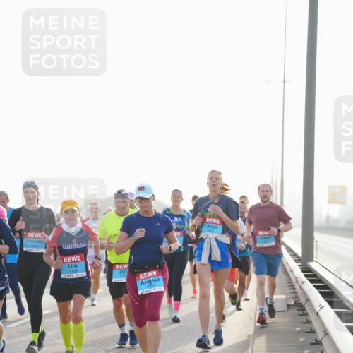 03.10.2026 - Köhlbrandbrückenlauf LAZAROV Photography http://msf.ph/oto/10700098 03.10.2026 09:22:08 Position 3 2822, 1198, 1195, 2685 meine-sportfotos.de