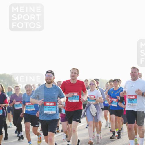03.10.2026 - Köhlbrandbrückenlauf LAZAROV Photography http://msf.ph/oto/10700212 03.10.2026 09:22:24 Position 3 1417, 3328, 3150, 1009, 2639 meine-sportfotos.de