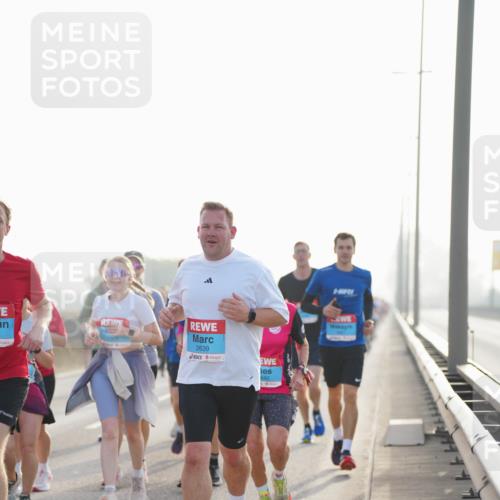 03.10.2026 - Köhlbrandbrückenlauf LAZAROV Photography http://msf.ph/oto/10700216 03.10.2026 09:22:25 Position 3 1009, 2639, 840 meine-sportfotos.de