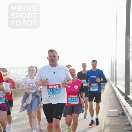 03.10.2026 - Köhlbrandbrückenlauf LAZAROV Photography http://msf.ph/oto/10700220 03.10.2026 09:22:25 Position 3 10, 2639, 1840 meine-sportfotos.de