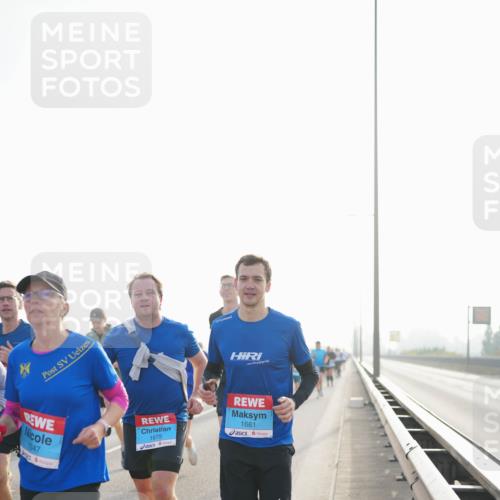03.10.2026 - Köhlbrandbrückenlauf LAZAROV Photography http://msf.ph/oto/10700247 03.10.2026 09:22:29 Position 3 1347, 1675, 1681 meine-sportfotos.de