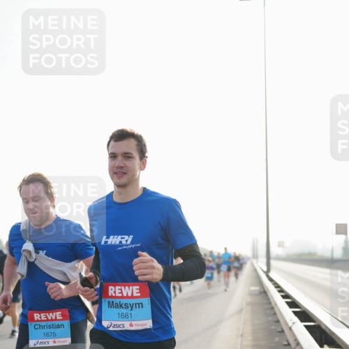 03.10.2026 - Köhlbrandbrückenlauf LAZAROV Photography http://msf.ph/oto/10700251 03.10.2026 09:22:30 Position 3 1675, 1681 meine-sportfotos.de
