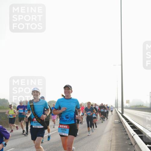 03.10.2026 - Köhlbrandbrückenlauf LAZAROV Photography http://msf.ph/oto/10700294 03.10.2026 09:22:36 Position 3 2858, 2864 meine-sportfotos.de