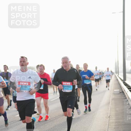 03.10.2026 - Köhlbrandbrückenlauf LAZAROV Photography http://msf.ph/oto/10700328 03.10.2026 09:22:41 Position 3 1044, 3049 meine-sportfotos.de