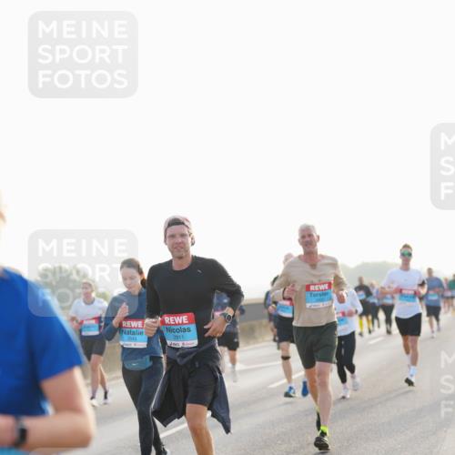 03.10.2026 - Köhlbrandbrückenlauf LAZAROV Photography http://msf.ph/oto/10700355 03.10.2026 09:22:44 Position 3 2643, 2911 meine-sportfotos.de