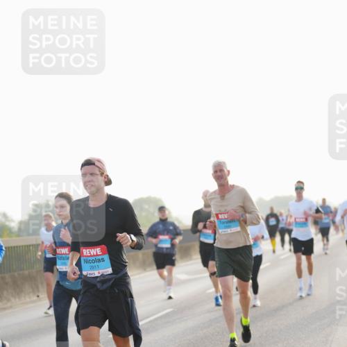 03.10.2026 - Köhlbrandbrückenlauf LAZAROV Photography http://msf.ph/oto/10700359 03.10.2026 09:22:44 Position 3 2543, 2911, 2990 meine-sportfotos.de