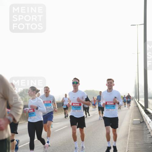 03.10.2026 - Köhlbrandbrückenlauf LAZAROV Photography http://msf.ph/oto/10700371 03.10.2026 09:22:46 Position 3 3017, 1352, 1351 meine-sportfotos.de