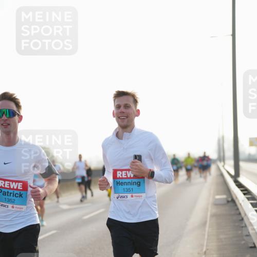 03.10.2026 - Köhlbrandbrückenlauf LAZAROV Photography http://msf.ph/oto/10700384 03.10.2026 09:22:47 Position 3 1352, 1351 meine-sportfotos.de