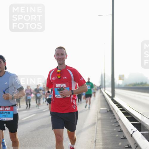 03.10.2026 - Köhlbrandbrückenlauf LAZAROV Photography http://msf.ph/oto/10700521 03.10.2026 09:23:11 Position 3 2781, 4 meine-sportfotos.de