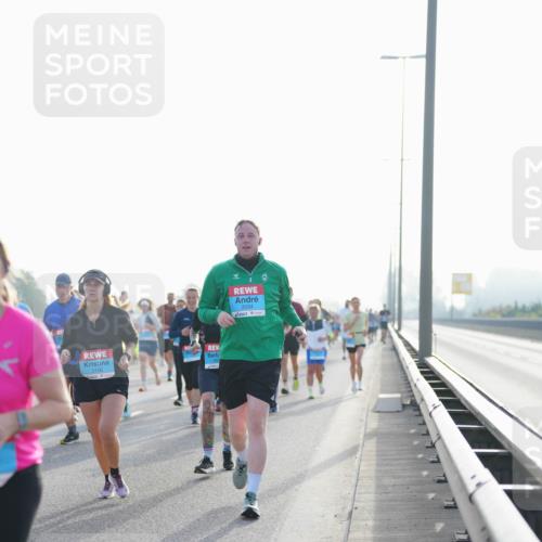 03.10.2026 - Köhlbrandbrückenlauf LAZAROV Photography http://msf.ph/oto/10700554 03.10.2026 09:23:15 Position 3 2034 meine-sportfotos.de