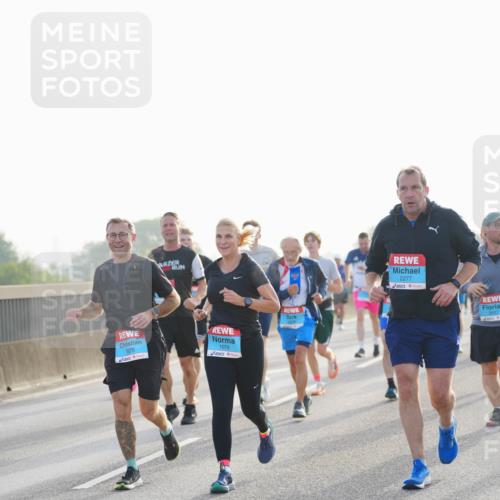 03.10.2026 - Köhlbrandbrückenlauf LAZAROV Photography http://msf.ph/oto/10700683 03.10.2026 09:23:33 Position 3 1075, 1074, 2277, 2627 meine-sportfotos.de