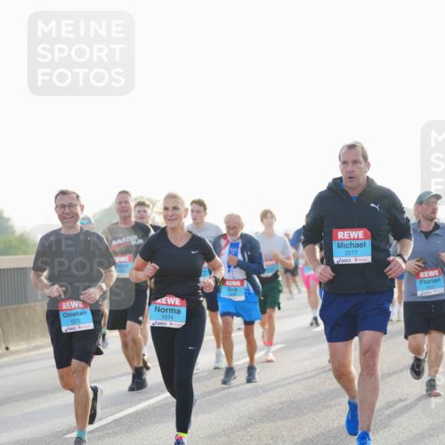 03.10.2026 - Köhlbrandbrückenlauf LAZAROV Photography http://msf.ph/oto/10700687 03.10.2026 09:23:33 Position 3 1075, 1074, 2277 meine-sportfotos.de
