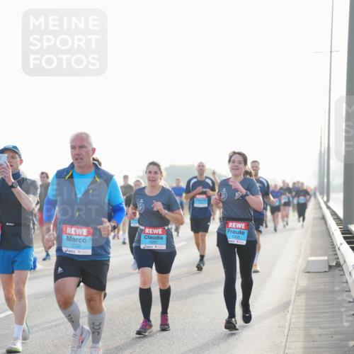 03.10.2026 - Köhlbrandbrückenlauf LAZAROV Photography http://msf.ph/oto/10700719 03.10.2026 09:23:38 Position 3 1735, 1051, 1050 meine-sportfotos.de