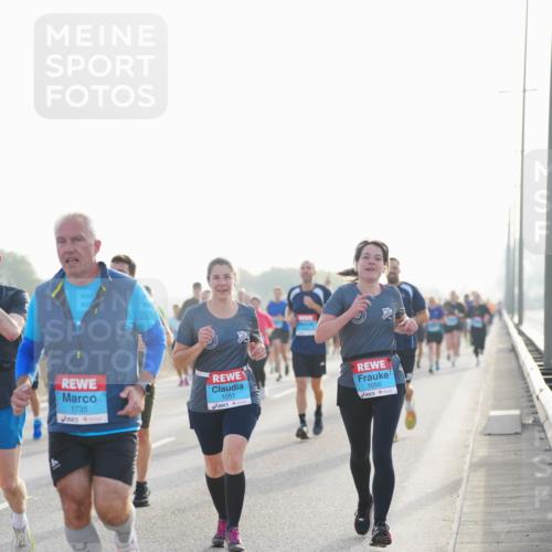 03.10.2026 - Köhlbrandbrückenlauf LAZAROV Photography http://msf.ph/oto/10700723 03.10.2026 09:23:39 Position 3 1735, 1051, 1050 meine-sportfotos.de