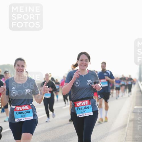 03.10.2026 - Köhlbrandbrückenlauf LAZAROV Photography http://msf.ph/oto/10700735 03.10.2026 09:23:40 Position 3 1051, 1050 meine-sportfotos.de