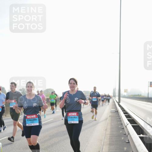 03.10.2026 - Köhlbrandbrückenlauf LAZAROV Photography http://msf.ph/oto/10700738 03.10.2026 09:23:41 Position 3 7, 1051, 1050 meine-sportfotos.de