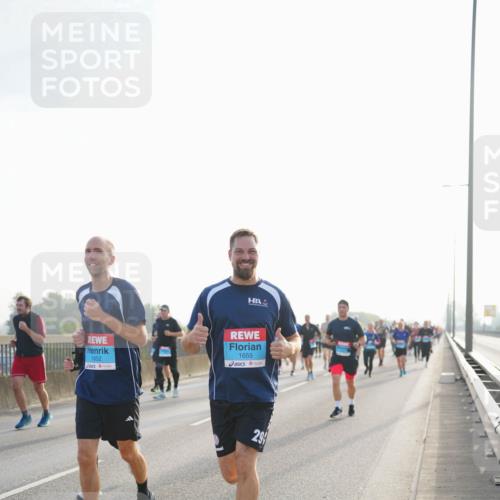 03.10.2026 - Köhlbrandbrückenlauf LAZAROV Photography http://msf.ph/oto/10700749 03.10.2026 09:23:44 Position 3 1652, 1655, 29 meine-sportfotos.de