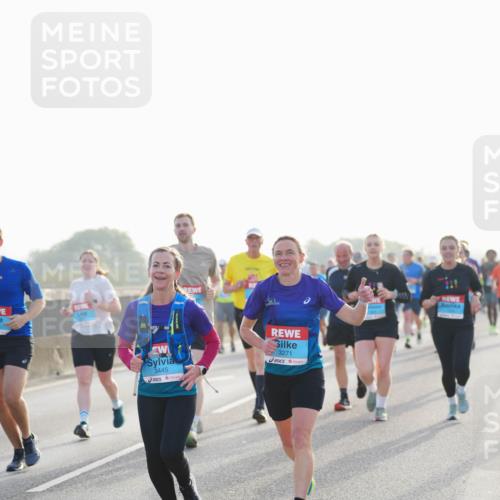 03.10.2026 - Köhlbrandbrückenlauf LAZAROV Photography http://msf.ph/oto/10700770 03.10.2026 09:23:48 Position 3 12, 3445, 3271 meine-sportfotos.de